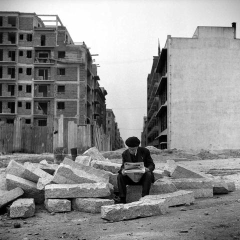 Pieza de la exposición: Lector duro (Calle Narciso Serra. Madrid, 1961). © Familia Gerardo Vielba.