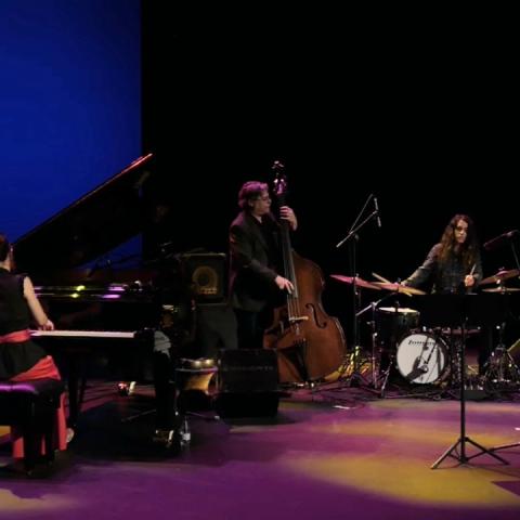 foto de Cristina Montull Trío en el teatro Jovellanos