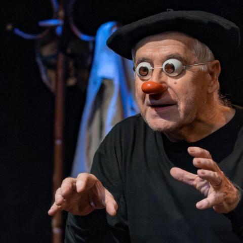 Off Niemeyer > El vendedor de humo